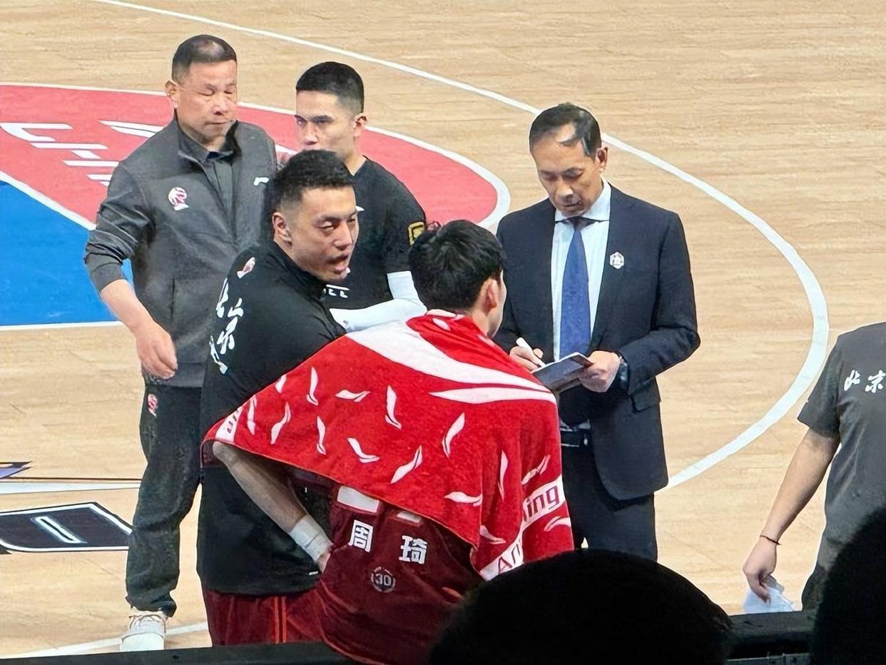 KAIYUN-包含集结日体能课后，布莱顿造点机会备战CBA季后赛，质疑声仍在，赛程密集仍需轮换的词条