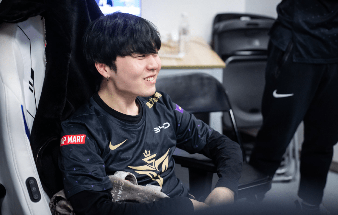 包含Uzi迎来十五赛季高光表现，美国队球迷沸腾！的词条