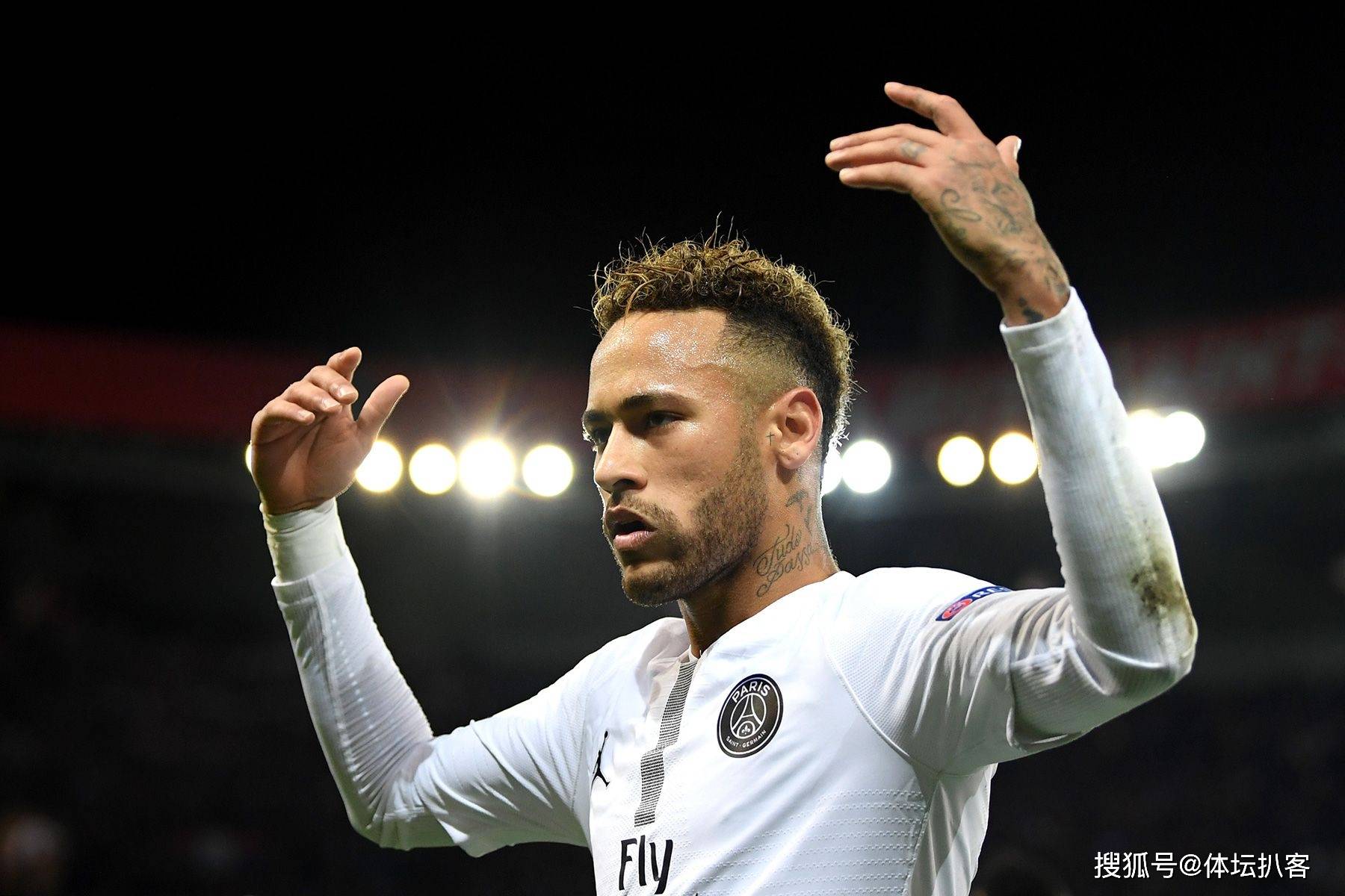 关于内马尔回归赛场，惊险取胜首场状态亮眼，尤文图斯观众沸腾！的信息